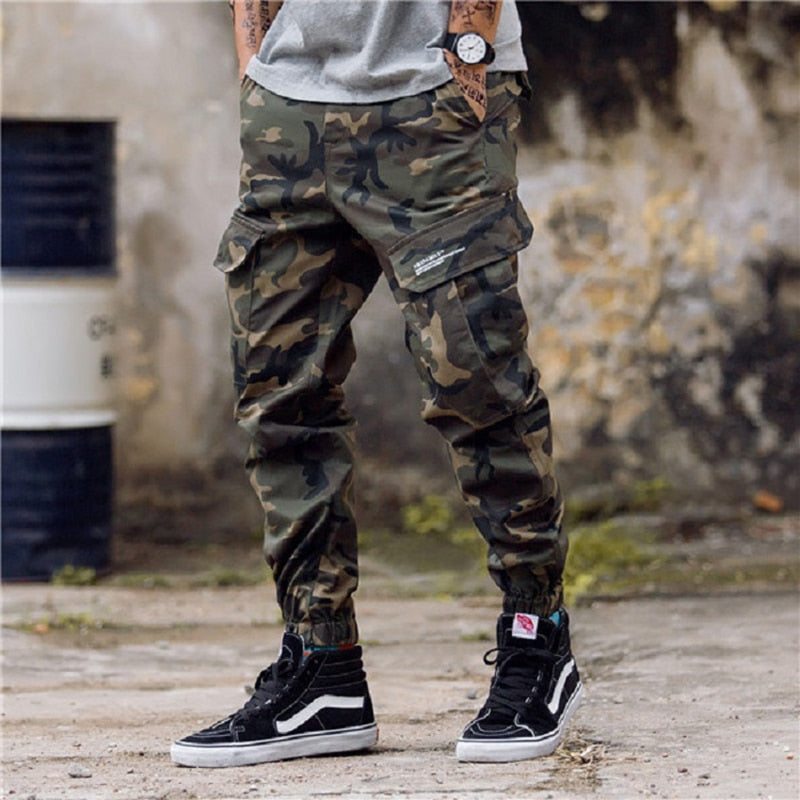 Cargo pants with military print